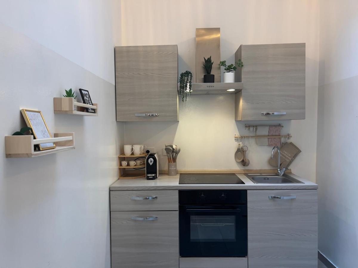Regina In Porta Romana 3 - Sky Tv, Wifi & Breakfast Box Appartement Milaan
