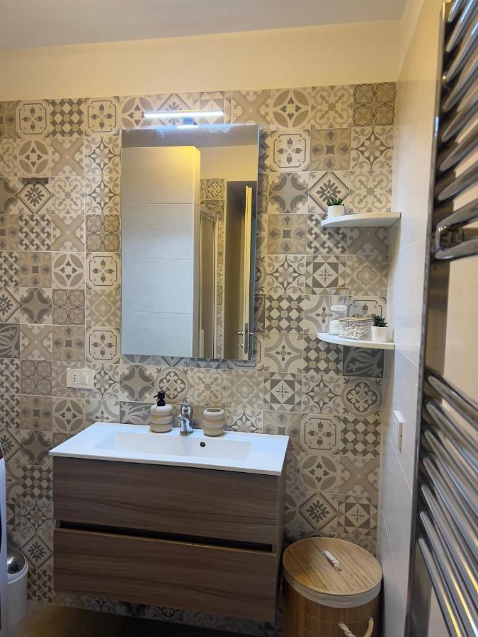 Regina In Porta Romana 3 - Sky Tv, Wifi & Breakfast Box Appartement