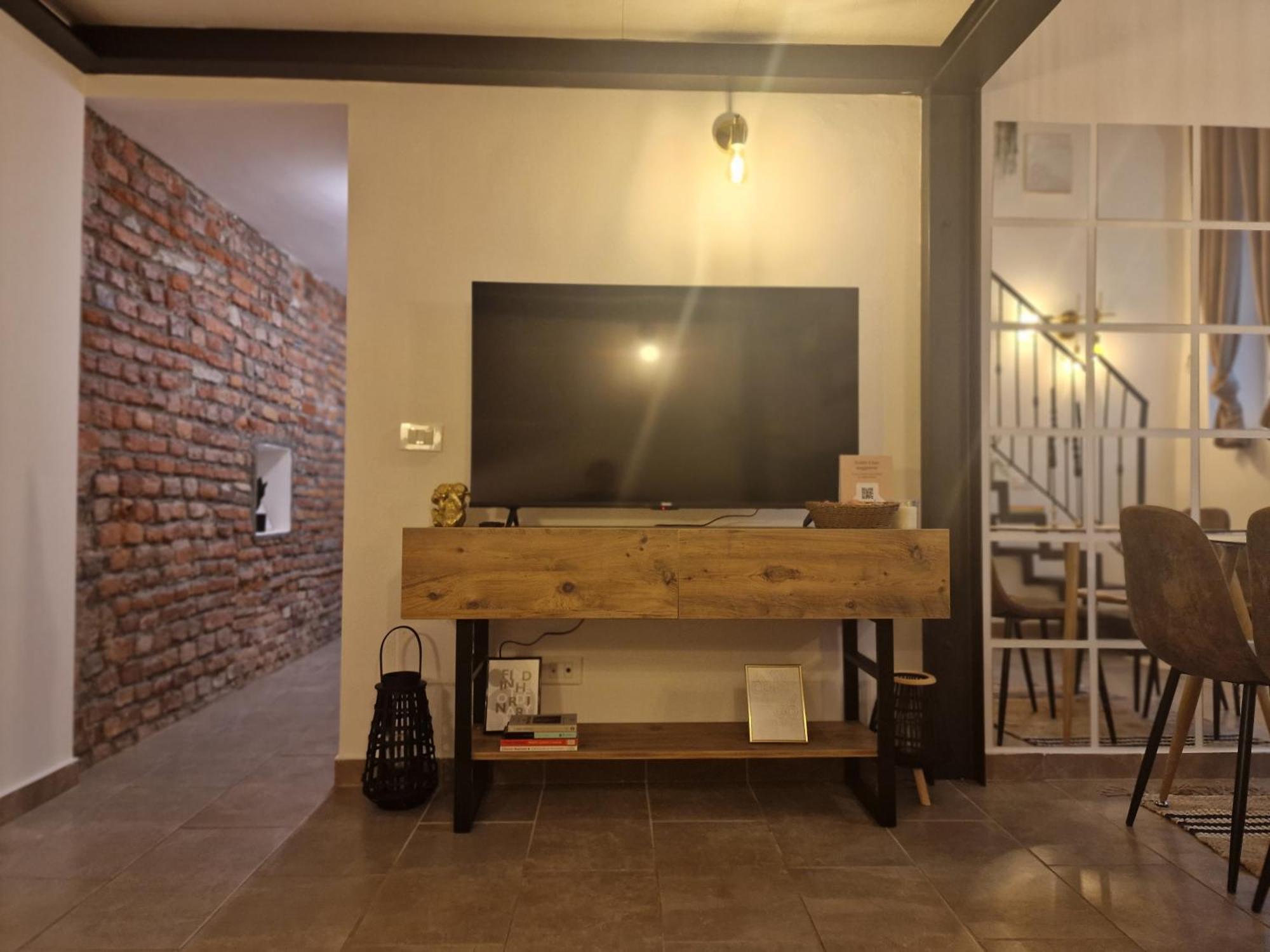Regina In Porta Romana 3 - Sky Tv, Wifi & Breakfast Box Appartement