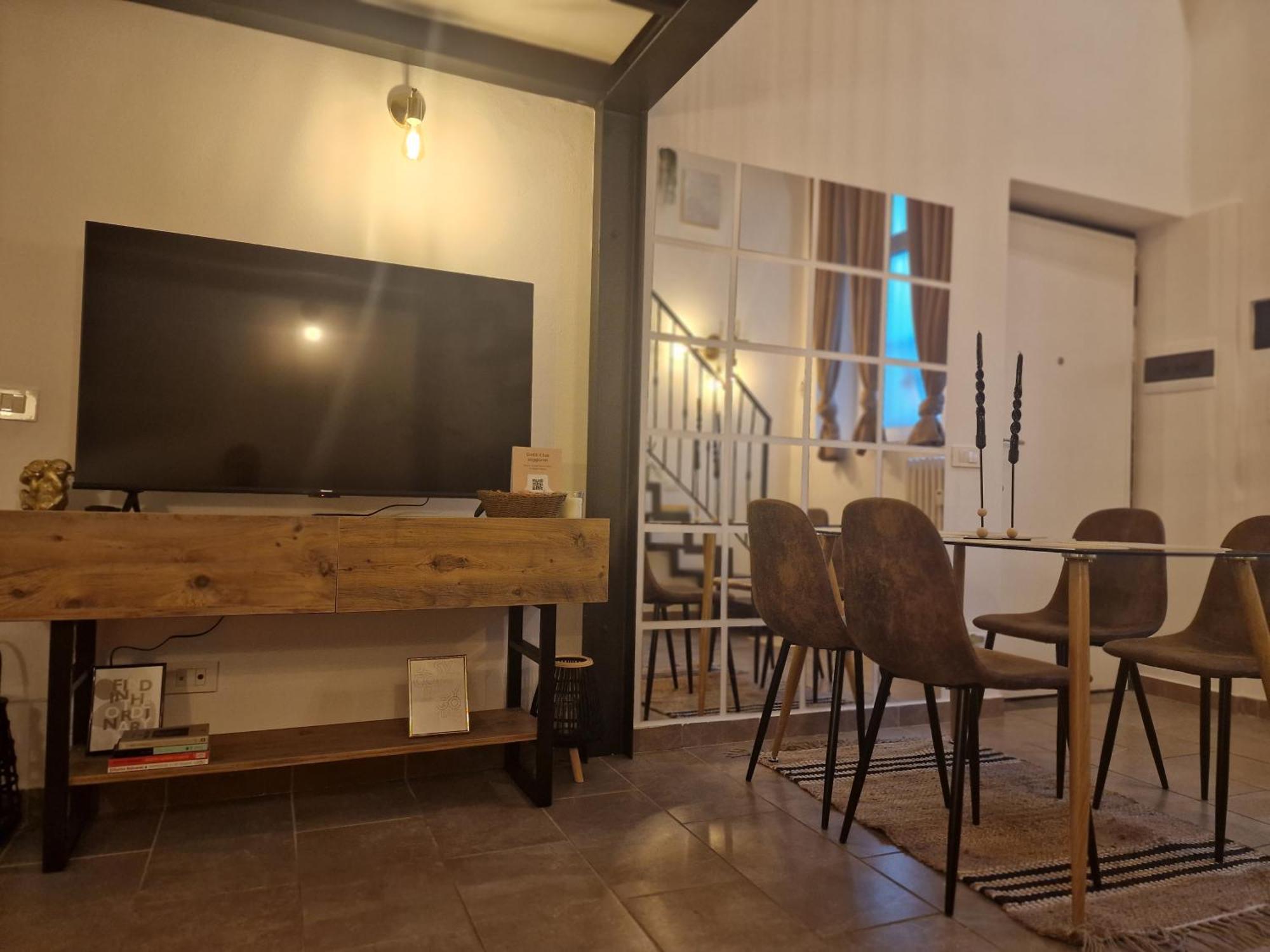 Regina In Porta Romana 3 - Sky Tv, Wifi & Breakfast Box Appartement *