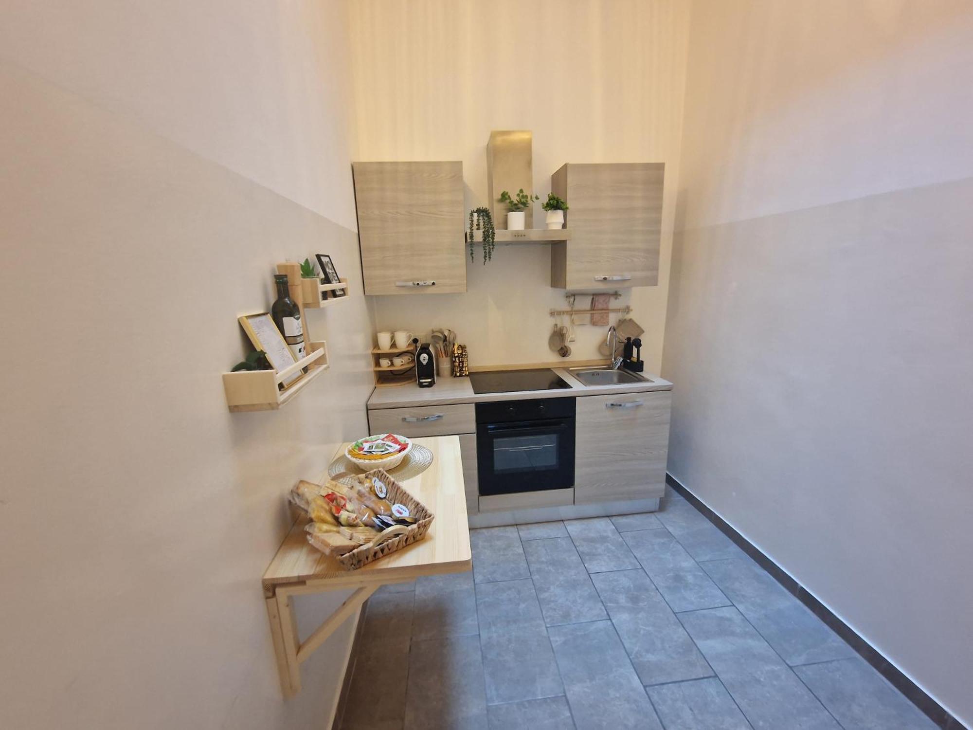 Regina In Porta Romana 3 - Sky Tv, Wifi & Breakfast Box Appartement